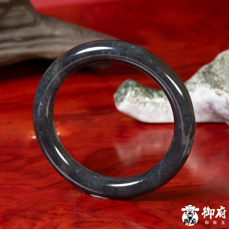 新疆和田玉原毛孔皮青花籽玉手镯 46.3克 内径56mm 图片8
