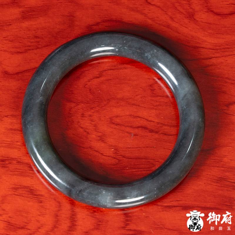 新疆和田玉原毛孔皮青花籽玉福镯 63.5克 内径57mm 图片3