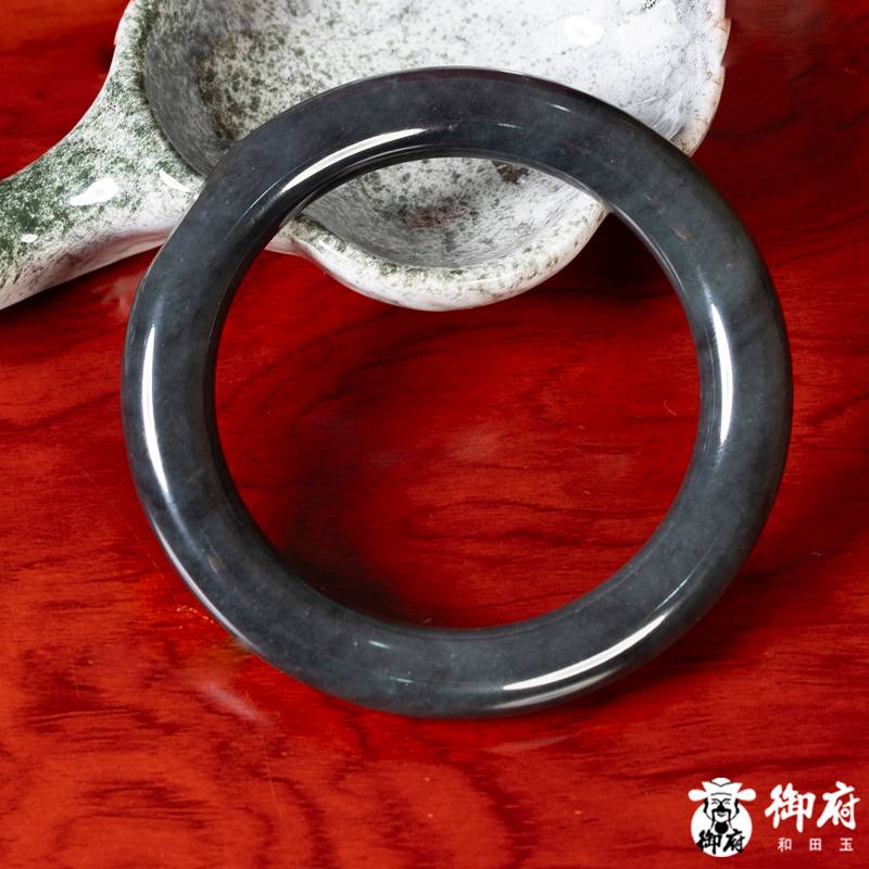 新疆和田玉原毛孔皮青花籽玉福镯 63.5克 内径57mm 图片6