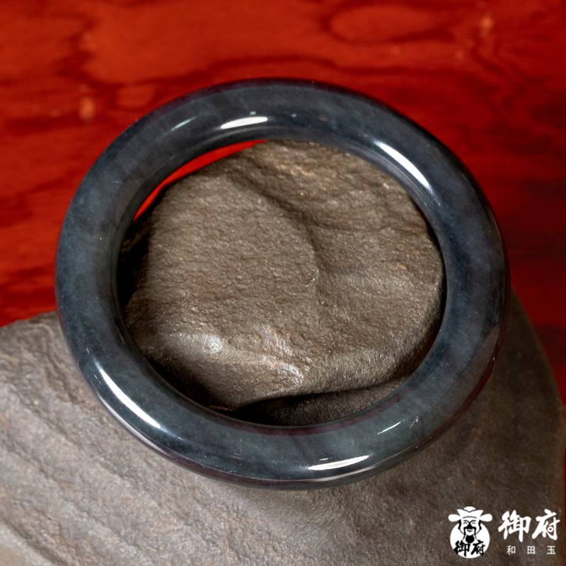 新疆和田玉原毛孔皮青花籽玉福镯 63.5克 内径57mm 图片9