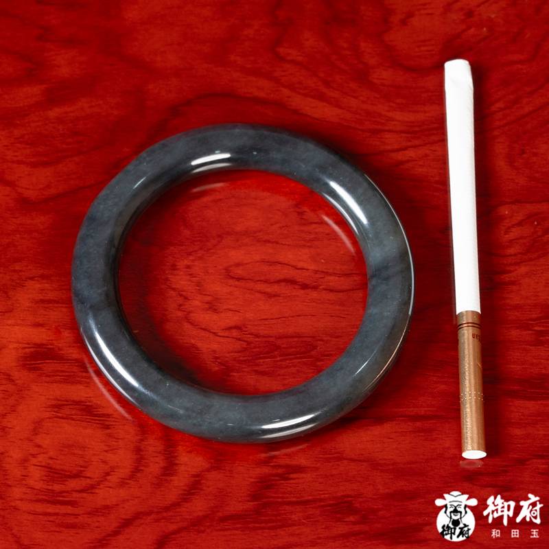 新疆和田玉原毛孔皮青花籽玉福镯 63.5克 内径57mm 图片10