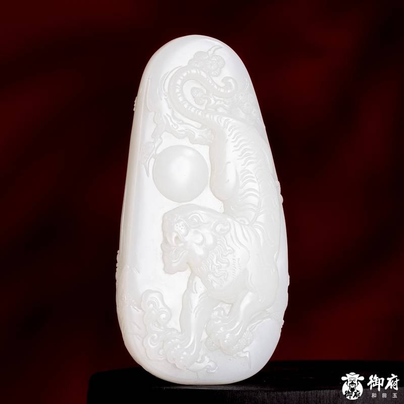 新疆和田玉原毛孔皮白玉籽料把件 虎啸山河 165.5克 图片2