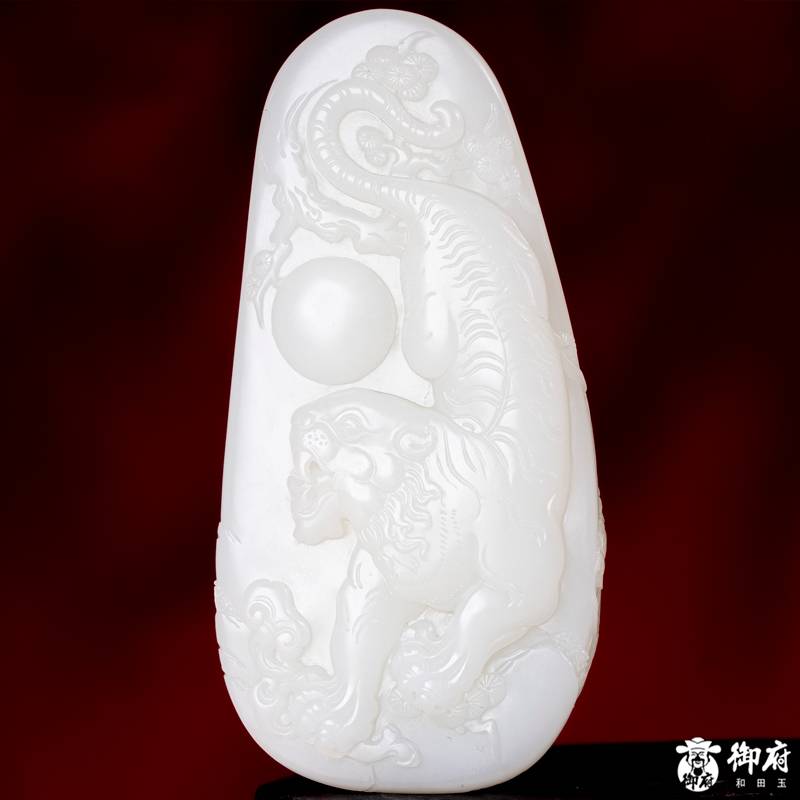 新疆和田玉原毛孔皮白玉籽料把件 虎啸山河 165.5克 图片3