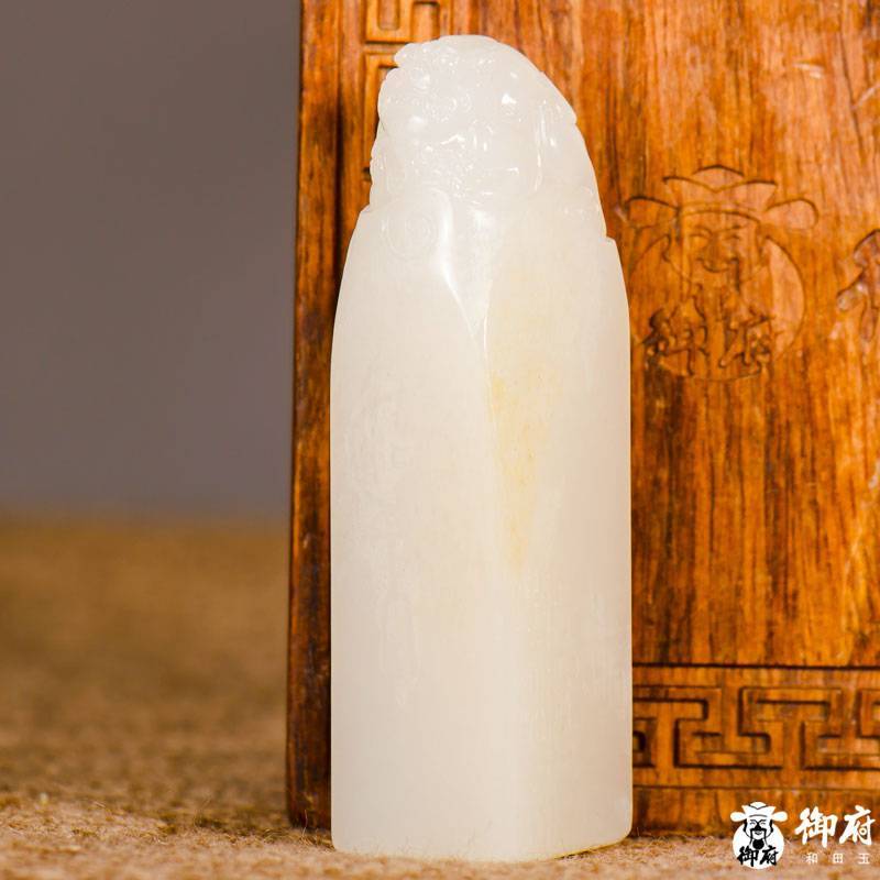 怎么判断玉质老熟度，摸触感与听敲击声