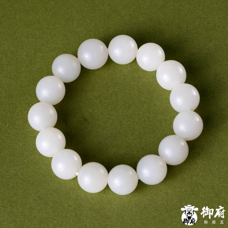 墨玉手串选购注意什么，灯光下看结构与黑度分布更靠谱