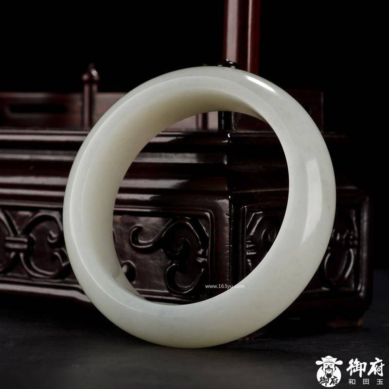 黄玉收藏价值怎么看，从色调浓淡到玉质纯净度逐步分析